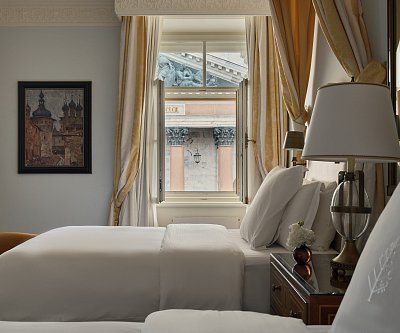 Four Seasons  c видом на Исаакиевский Собор