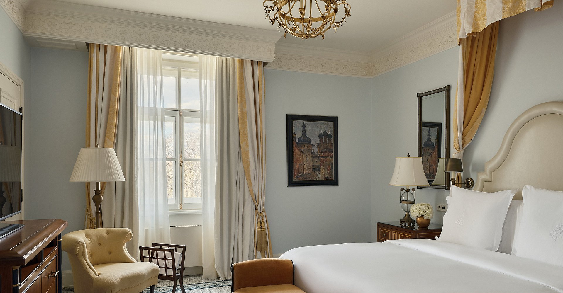 Four Seasons с видом на Адмиралтейство и парк