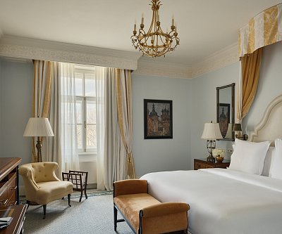 Four Seasons с видом на Адмиралтейство и парк